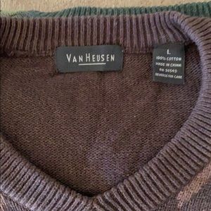 2 Van Heusen Vneck sweater